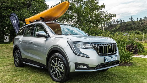 Top Mahindra XUV700 accessories Mahindra XUV700 with roof rails